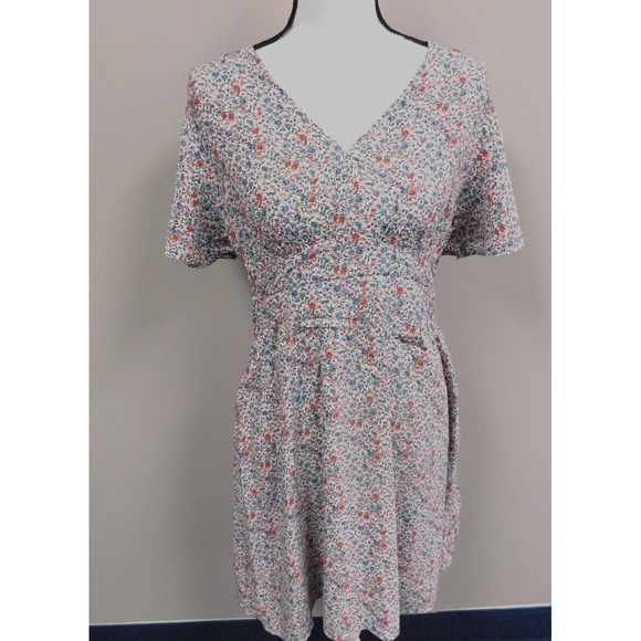 LOFT Dresses & Skirts - Loft  Women's Dress with Petite Flowers Elastic Waist Short Sleeve Size 6